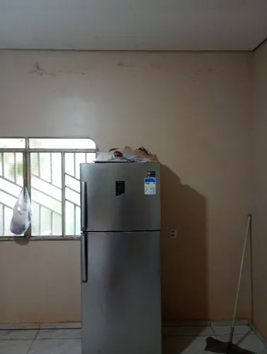 Vende se uma geladeira Samsung 