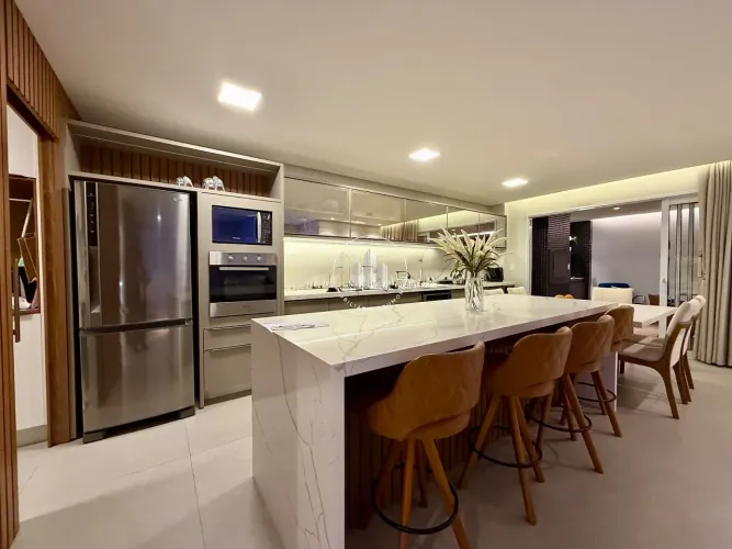Apartamento 3 Quartos com 3 Suítes e 140m² - Kobrasol - BRN