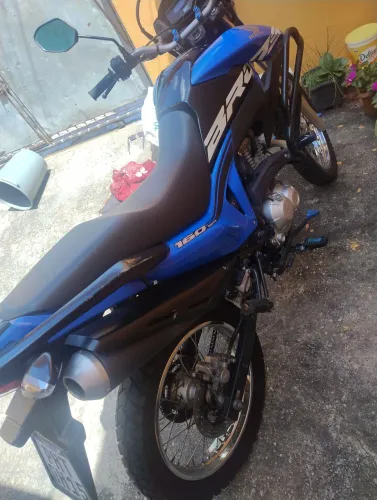 Vendo minha Bros 160 moto de garagem
