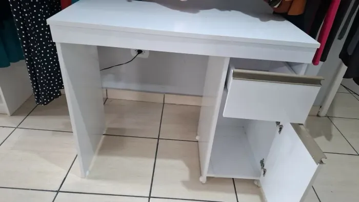 Mesinha estudo/manicure/escrivaninha