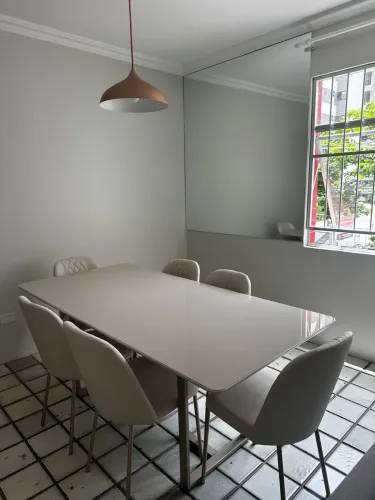 Mesa de jantar + 6 cadeiras