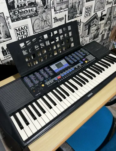 Teclaro Arranjador Yamaha PSR-190 usado