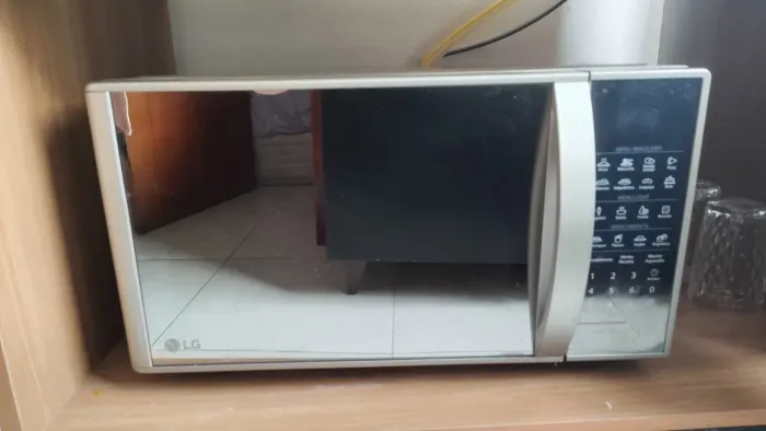 Vendo microondas novo 400$