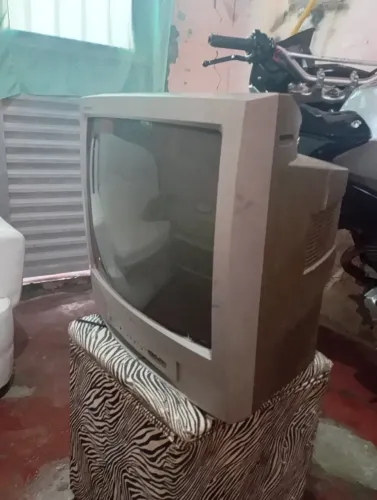 Vendo ou troco televisão em perfeito estado valor 250