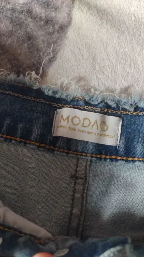 Linda calça jeans  marca modab tamanho 42 com strech empina bumbum comprime barriga 