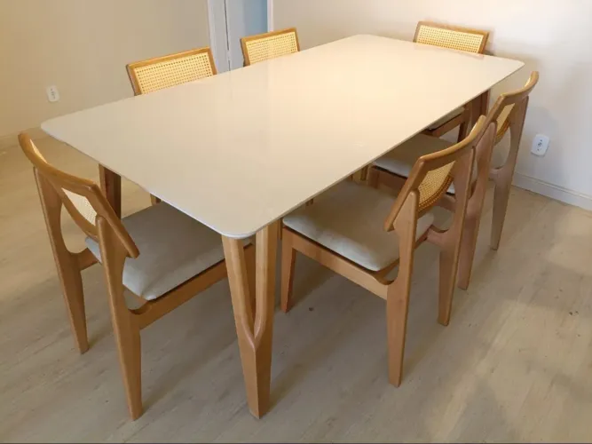 Mesa de jantar em madeira maciça Tauari 6vlugares