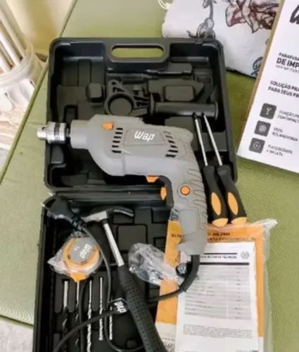 Parafusadeira e Furadeira de Impacto<br>700K10 W2 WAP Mandril de 3/8" Potência de 700W