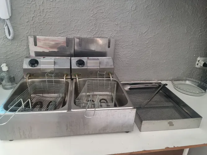 Fritadeira elétrica de 10litros cada cuba