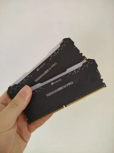Corsair Vegaence RGB PRO - 8gb 3200mhz cada - (2x8gb)