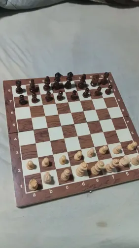 Tabuleiro de Xadrez Magnético De Madeira Dobrável 34 x 34cm