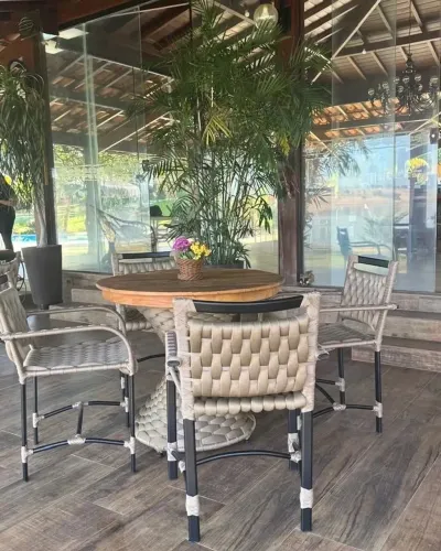 Conjunto de mesa para decoração de jardim