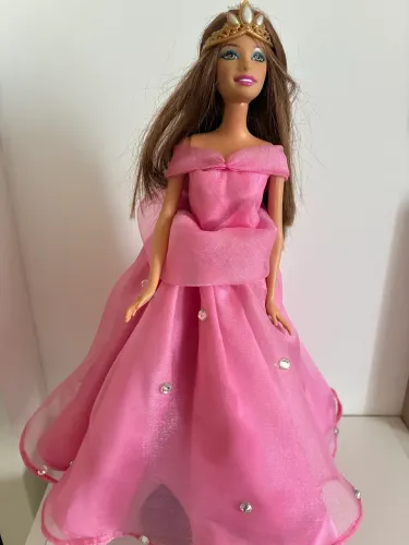Barbie com vestido de debutante