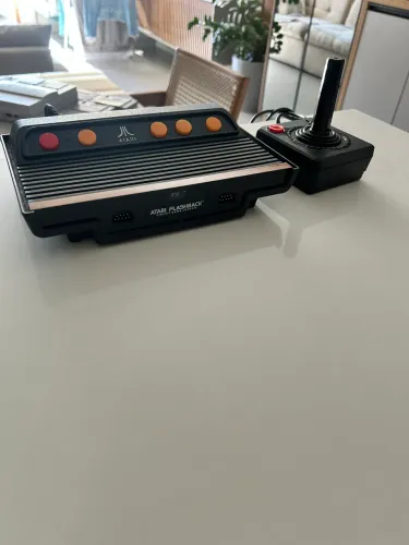 Atari Flashback com +70 jogos instalados 