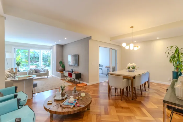 Casa em condomínio para venda com 5 quartos, sendo 3 suítes, 329m²