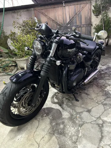 Bonneville Bobber Black