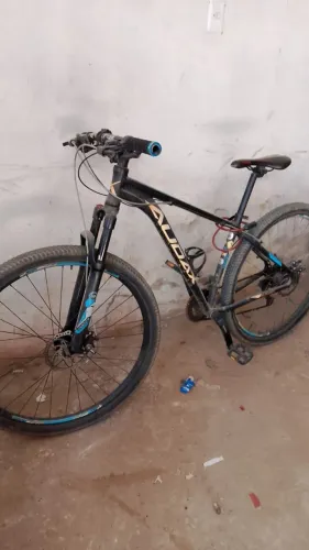 Vendo bike aro 29 bem conservada no precinho