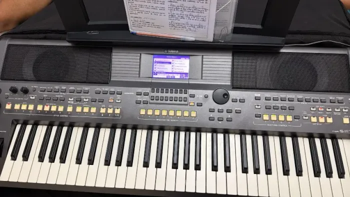 Teclado Musical PSR S670