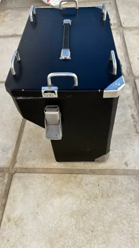 Vendo baú para moto