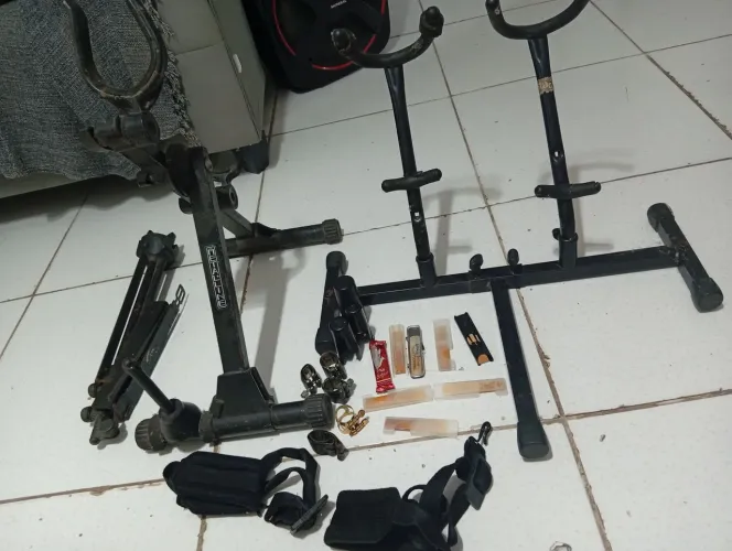 Vendo pedestais sax alto temor soprano palhetas correia aax