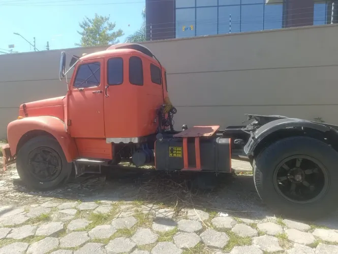 Scania jacaré 111