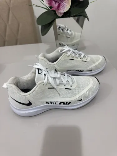Tênis Nike unissex 38/39