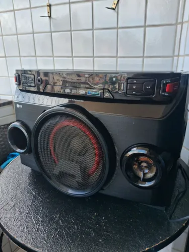 Aparelho de Som LG Xboom com Bluetooth, USB, CD e Rádio
