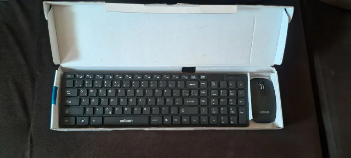 TECLADO COM MOUSE SEM FIO NOVO