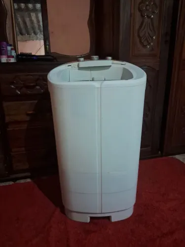 Vendo esta máquina de lavar 15kilos conservada nao troco sou de Porto Velho 