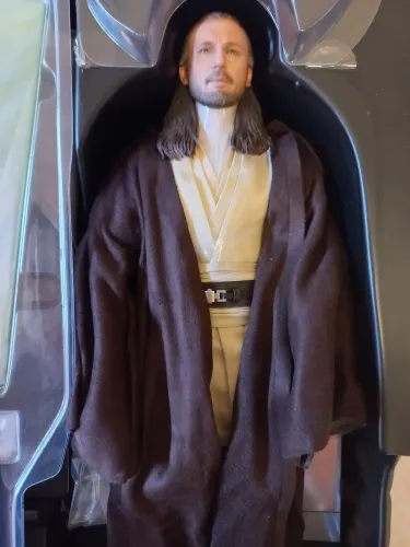 Qui Gon Jin Hot Toys