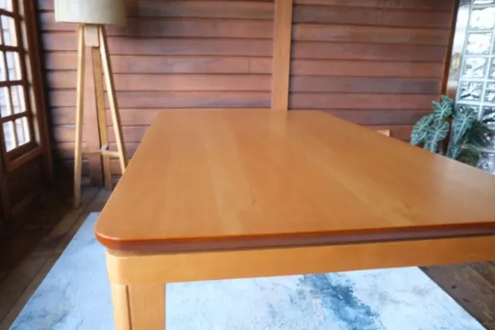 Mesa de Jantar de Madeira em Ótimo Estado