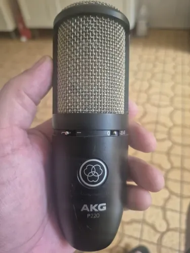 Microfone AKG P220 venda ou troca