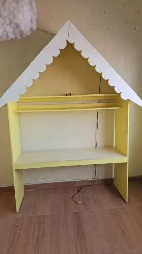 Casinha infantil escrivaninha mais porta brinquedos