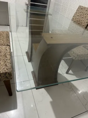 Vendo mesa usada cadeiras de brinde