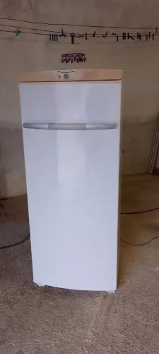 Vendo um freezer Brastemp vertical valor 1.100 sem defeito tel *39