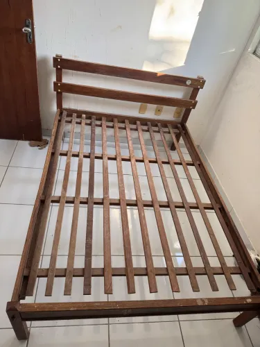 Cama de casal 100% madeira