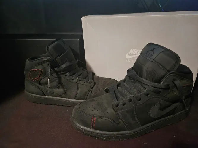Air Jordan 1 Mid SE Craft Black