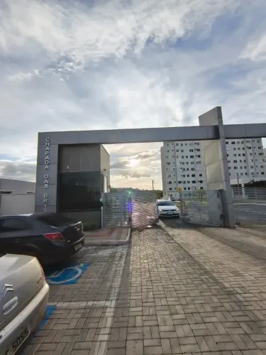 ALUGO APARTAMENTO NO CONDOMÍNIO CHAPADA DAS BRISAS
