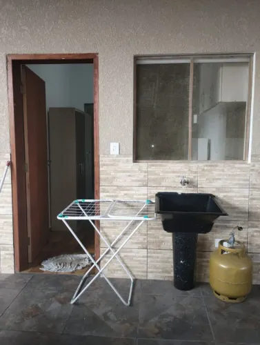 Aluga-se kitnet mobiliada