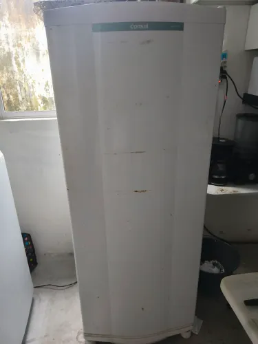 Vendo geladeira Consul de gelo seco.