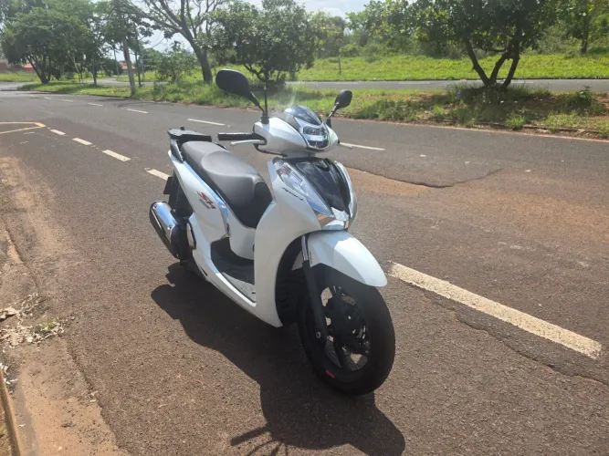 Honda SH300 sport muito conservada, pneus e kit cvt original trocado na Honda