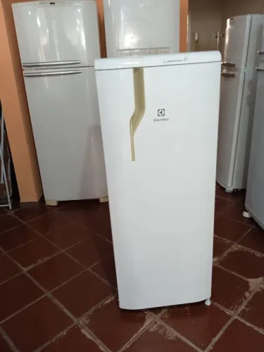Geladeira electrolux gelo seco 300 litros semi novo