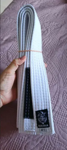 Faixa branca de jiujitsu