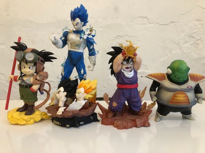 DRAGON BALL VEGETA, GULDO, GOKU E GOHAN PREÇO ÚNICO. SE FOR SEPARADO O VALOR ALTERA