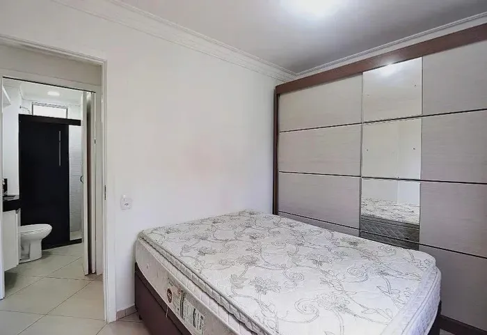 Apartamento ( 2 dormitórios ) , aluguel anual com caução e com mobília. 