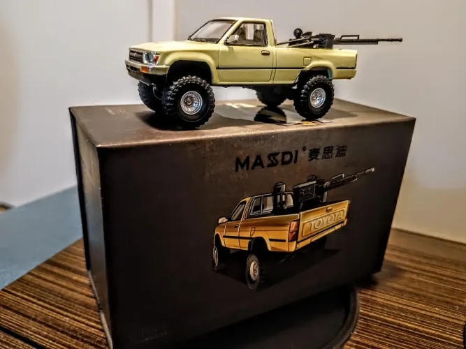 Miniatura Toyota Hilux RN80 Masdi 1/64