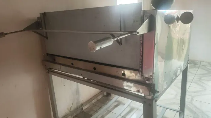 Forno industrial mede 1 x 1 precisa de ajustes