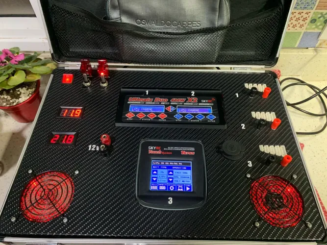Estação / Maleta de Carregamento Completa SkyRC (Ultimate Duo 400W X2 + T6755 Touch)