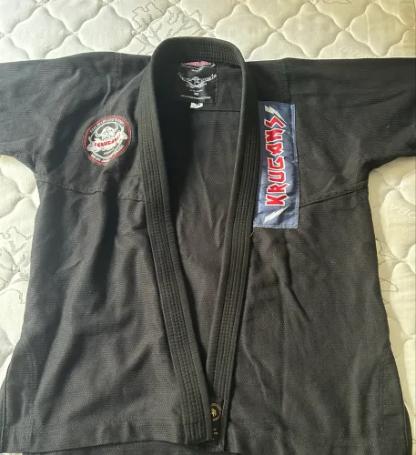 Kimono Preto Tamanho A2 e Faixa Branca Tamanho A2