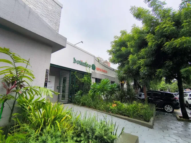 Prédio Comercial com 30 Salas
