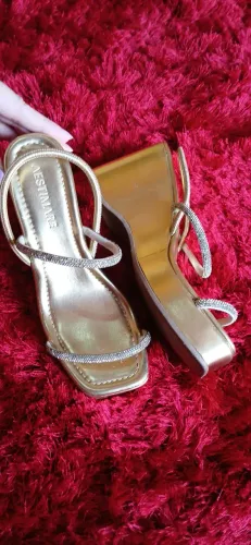 Sandália Plataforma Dourada Com Strass